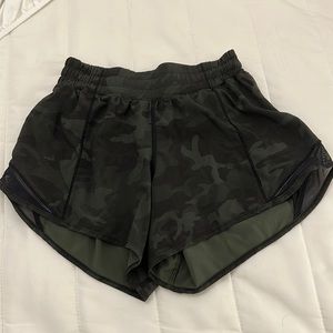 Lululemon Hotty Hot shorts size 4 4inch inseam low rise green camo color